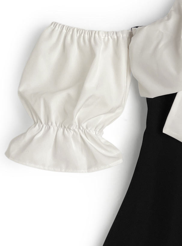 ストラップ付きビッグリボンオフショルダーミニワンピース