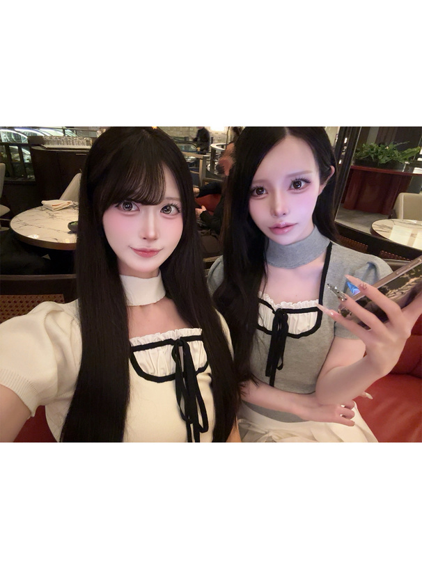 チョーカーネックフリルレイヤード風リボンニットトップス