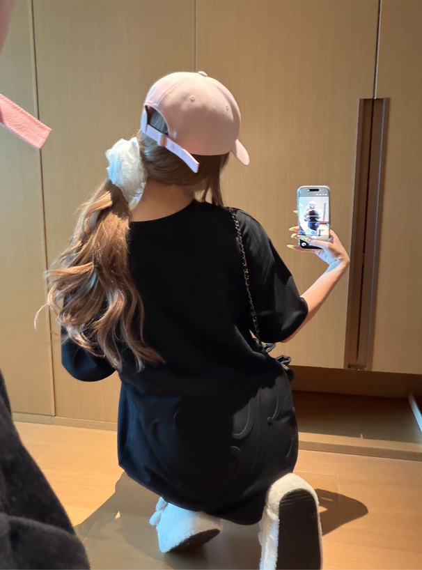 バックエンボスロゴスウェットオーバートップス