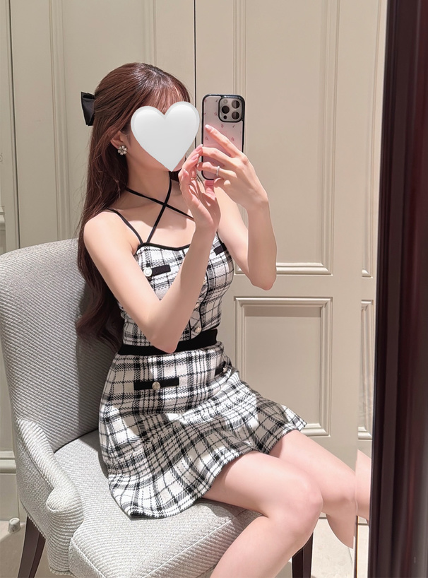 チェック柄カップ付きキャミソールトップス×フレアミニスカートニット