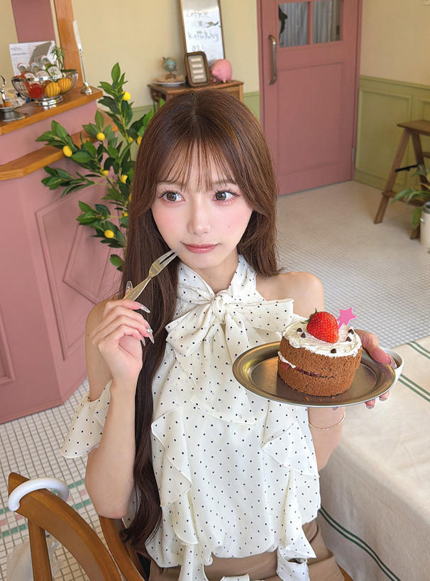ドット柄ショルダーオープンフリルリボンブラウス