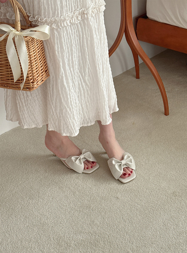 フリルシャーリングキャミソール×フレアスカートセットアップ