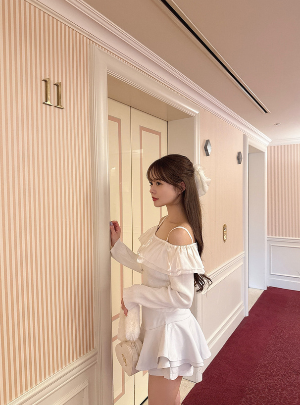 オーガンジーフリルオフショルダーニットトップス