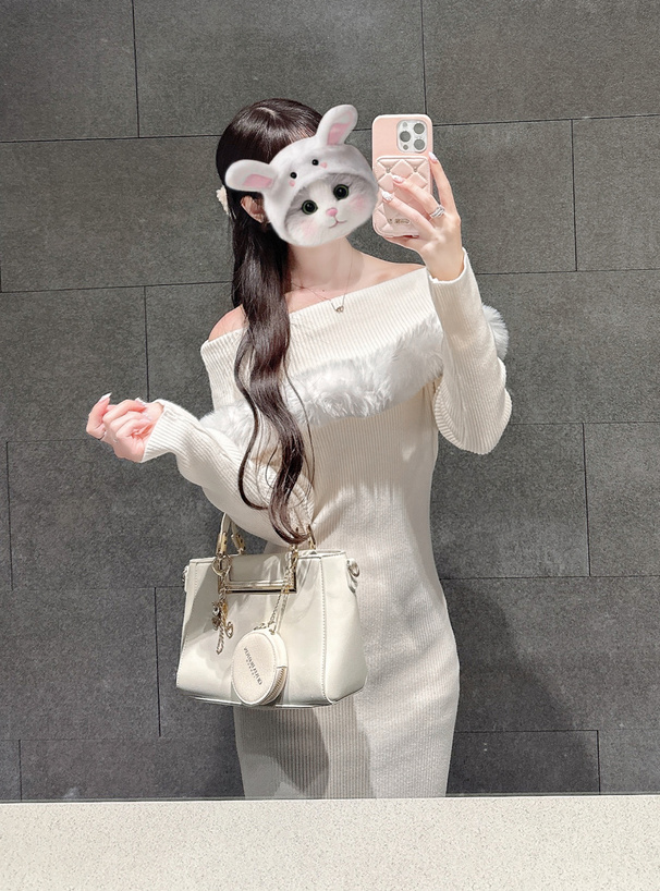 ファーオフショルダーニットワンピース