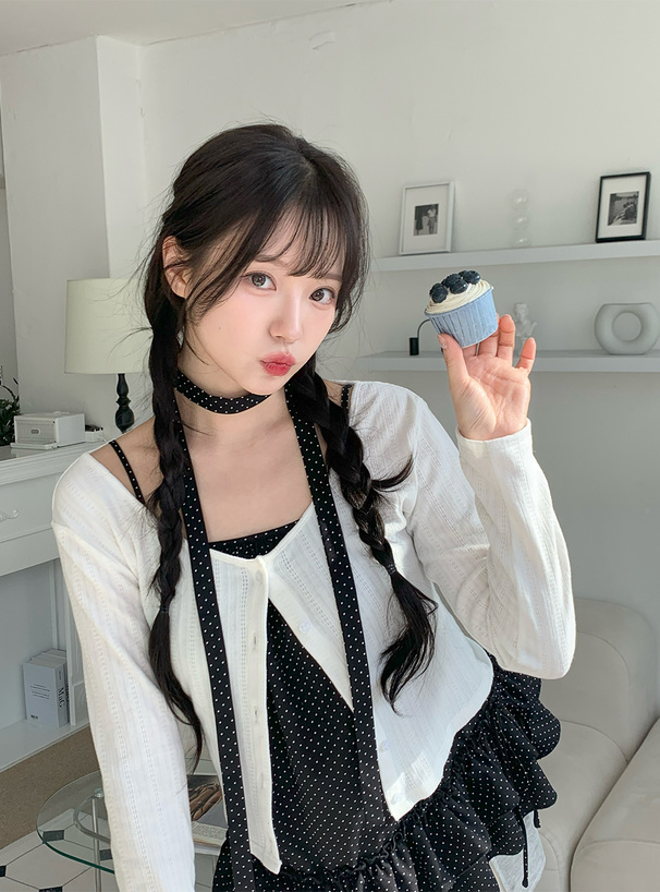タイ付きドット柄フリルキャミソール×カーディガンアンサンブル