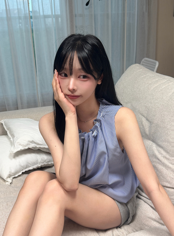 レースリボン付きストライプ柄バルーンノースリーブブラウス