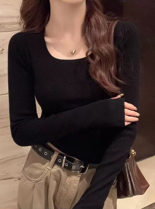 サムホール付きリブニットトップス