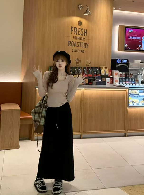 サムホール付きリブニットトップス