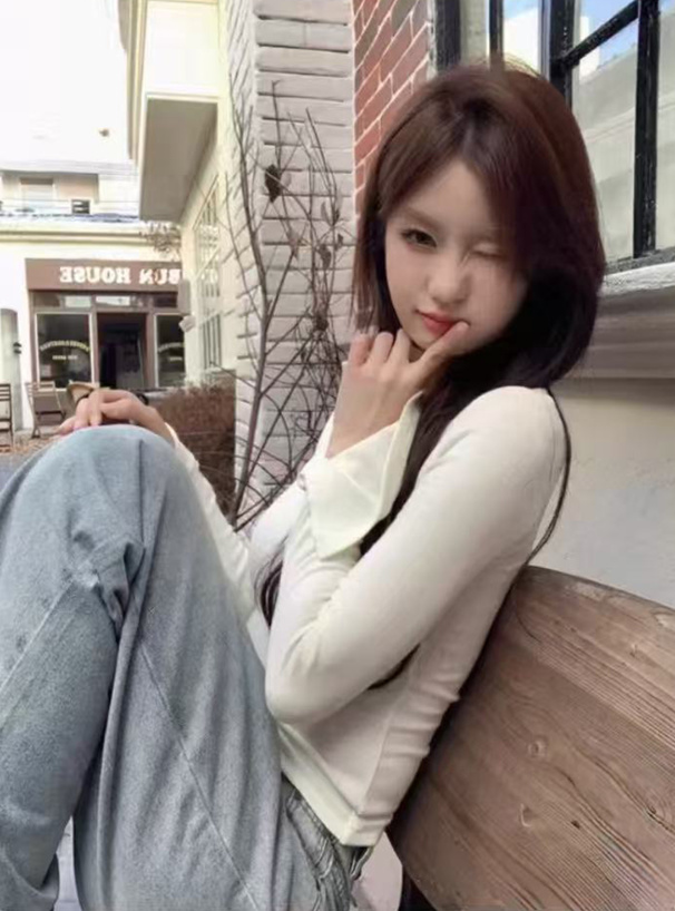 スリットフレアスリーブスクエアネックトップス