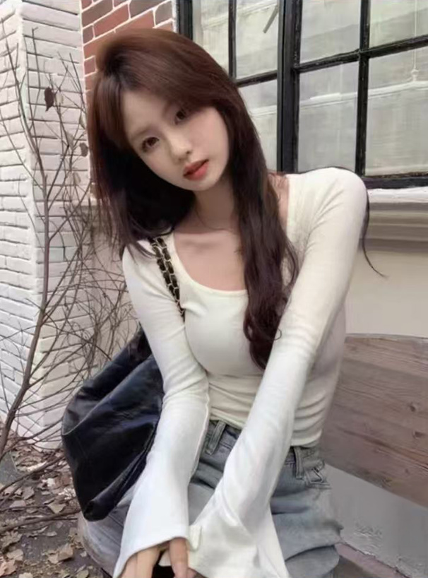 スリットフレアスリーブスクエアネックトップス