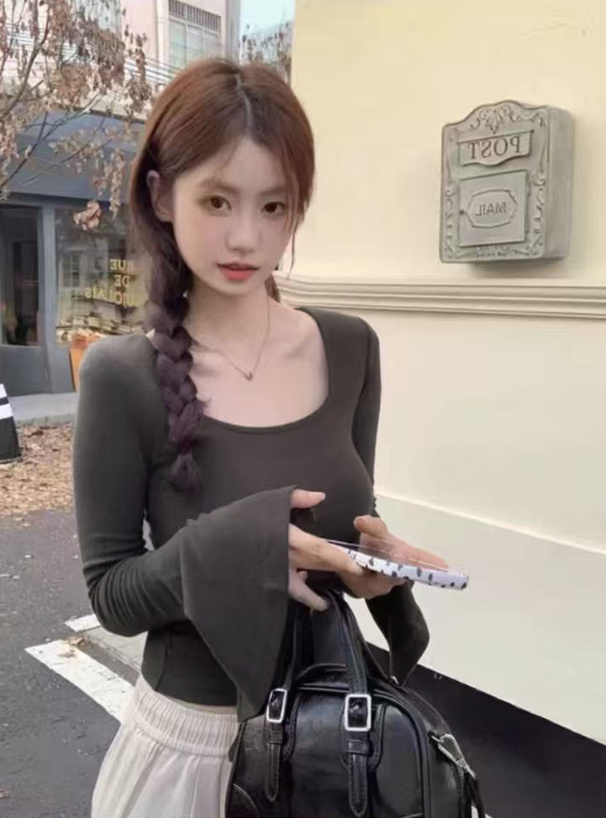 スリットフレアスリーブスクエアネックトップス