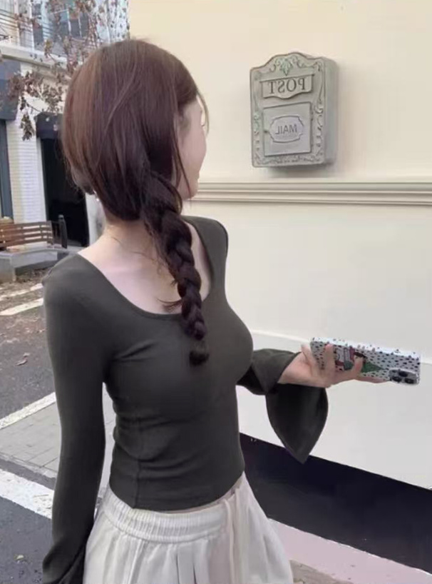 スリットフレアスリーブスクエアネックトップス