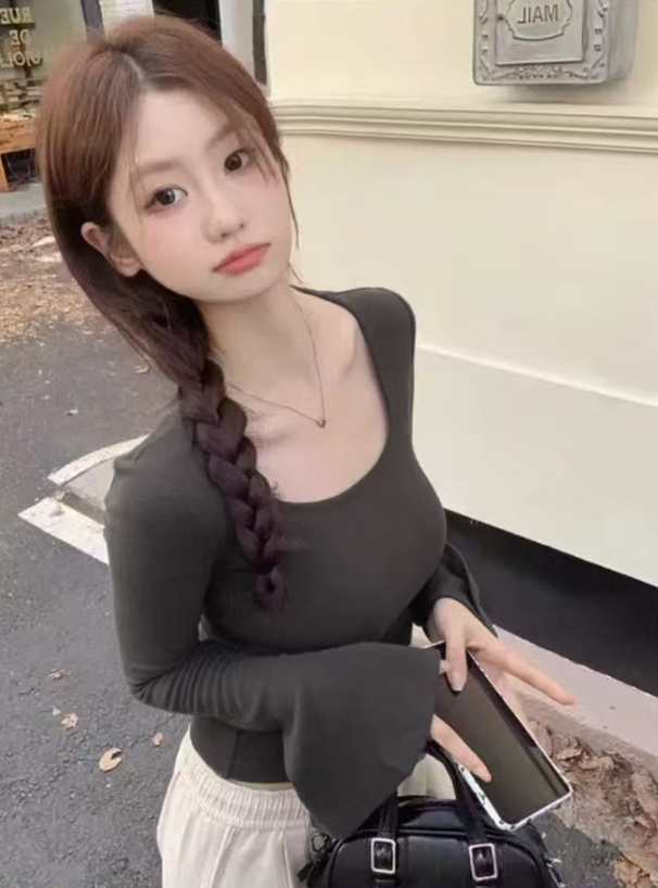 スリットフレアスリーブスクエアネックトップス