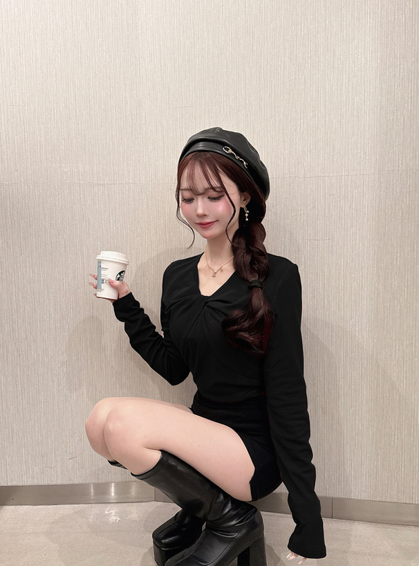 フロントツイストデザイントップス