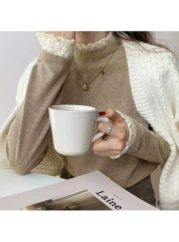 レースレイヤード風ハイネックトップス