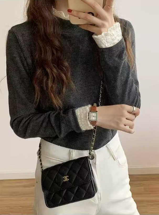 レースレイヤード風ハイネックトップス