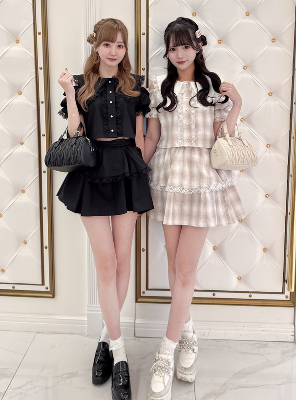 ビジュー付きタイブラウス＋ベルト付きスカート2点セット