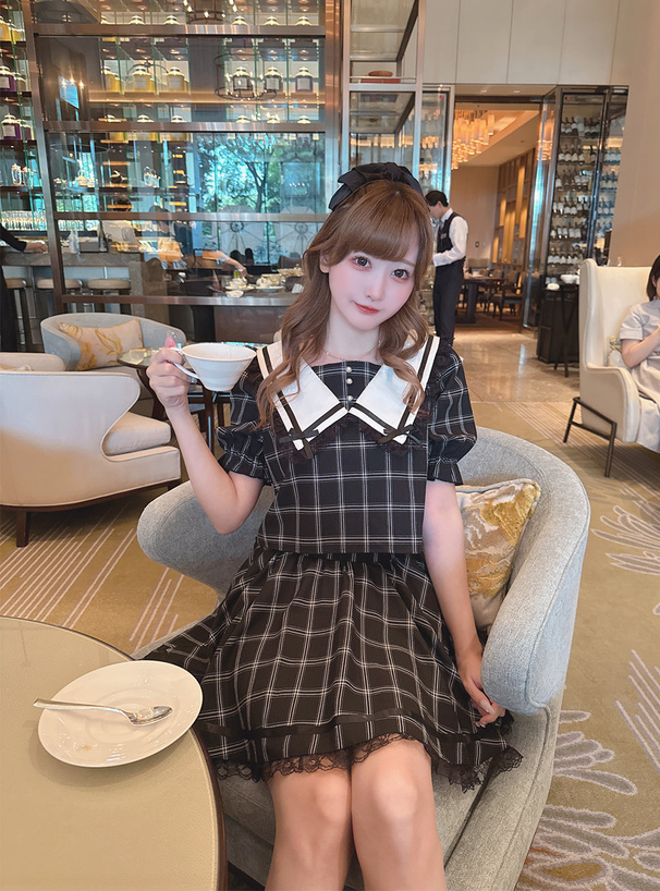 チェック柄レースリボンカラーブラウス×レースミニスカート
