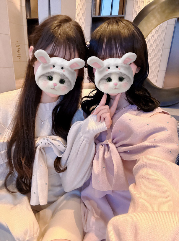 オープンショルダーラインストーンリボンニットミニワンピース