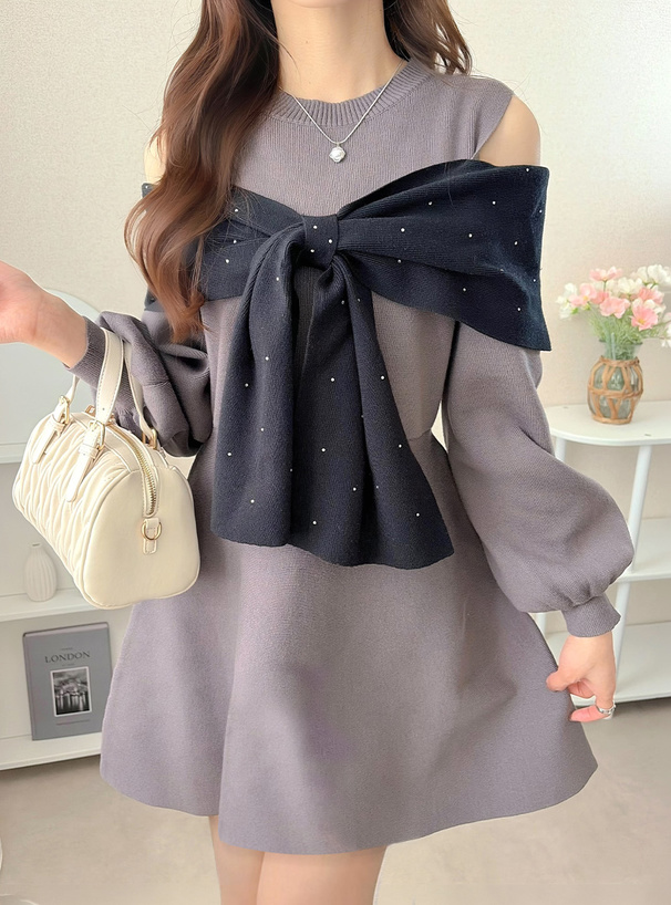 オープンショルダーラインストーンリボンニットミニワンピース