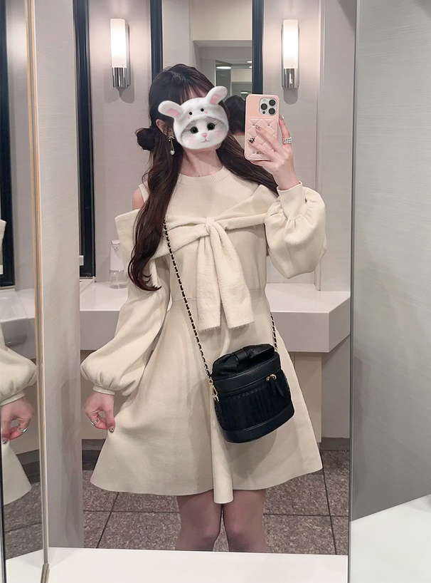 オープンショルダーシャギーリボンニットミニワンピース