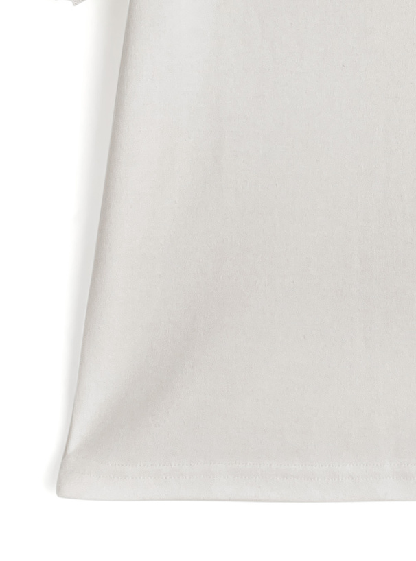 クロスネックレースロゴプリントTシャツ