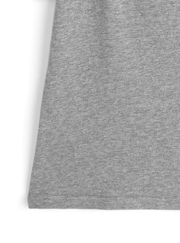 小花柄ロゴ刺繍Tシャツ