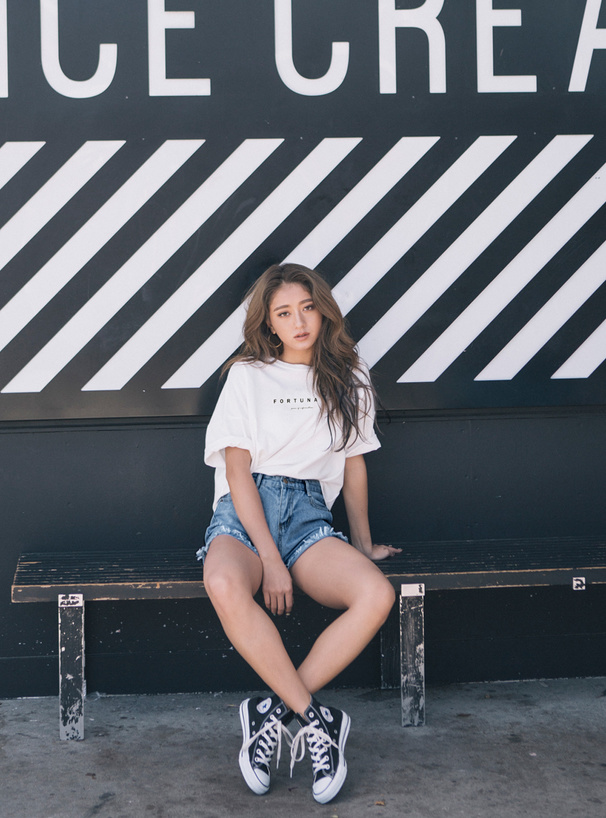 ロゴTシャツ