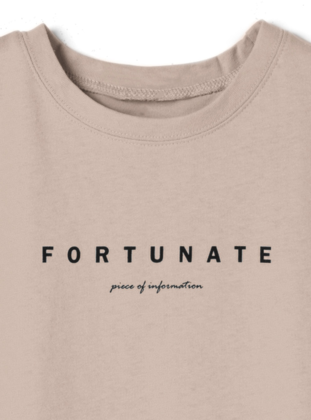 ロゴTシャツ