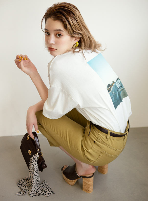 瑛茉ジャスミン ボックスロゴバックフォトプリントTシャツ