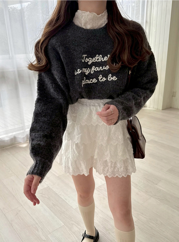 コードロゴ刺繍ブークレニットトップス