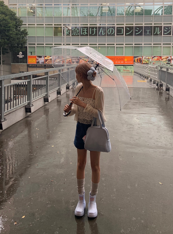 カップ付き花柄レースキャミソール