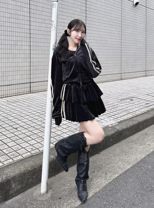 サイドラインダブルジップパーカー×ティアードミニスカートベロア
