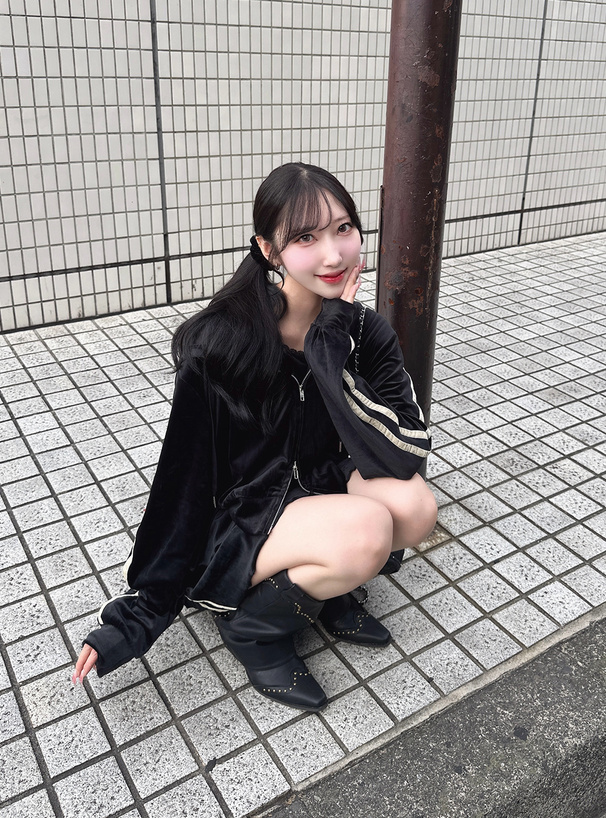 サイドラインダブルジップパーカー×ティアードミニスカートベロア