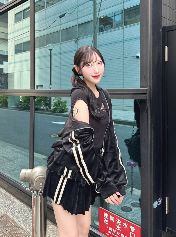 サイドラインダブルジップパーカー×ティアードミニスカート