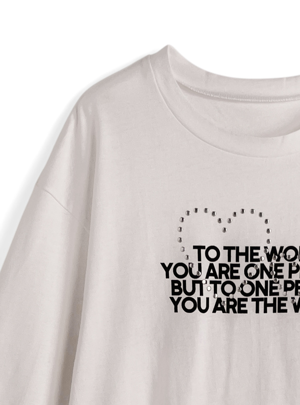 ハートモチーフスタッズロゴプリントTシャツ