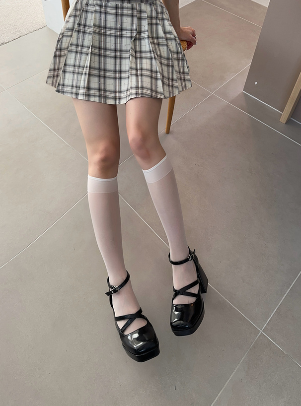 チャンキーヒールクロスストラップパンプス