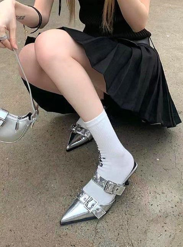 ポインテッドトゥベルトストラップミュール