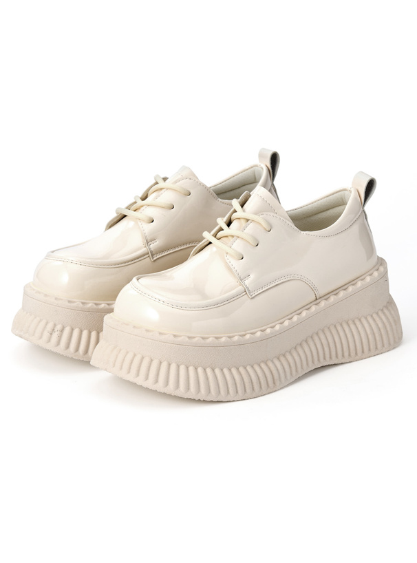 厚底エナメルシューズ