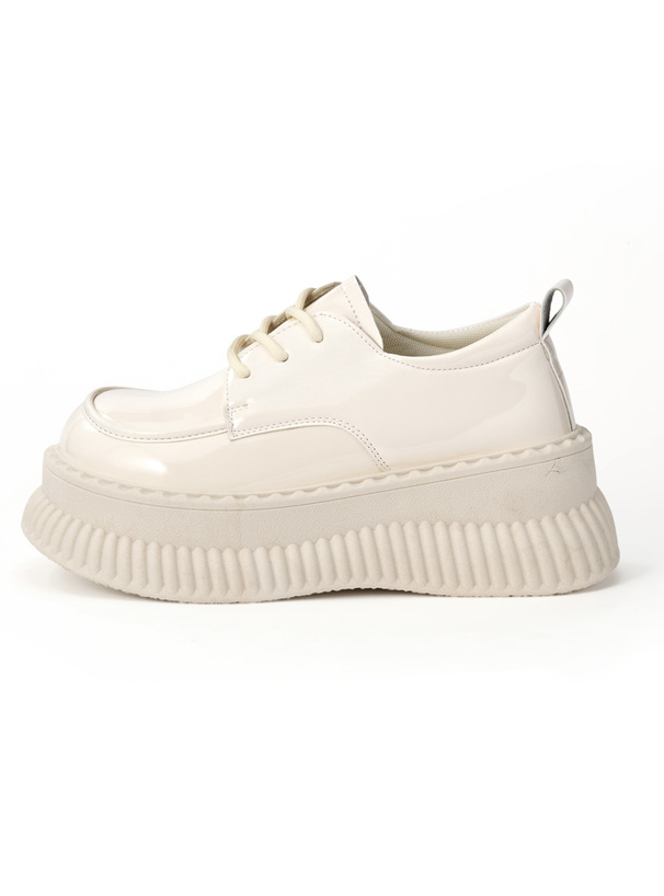 厚底エナメルシューズ