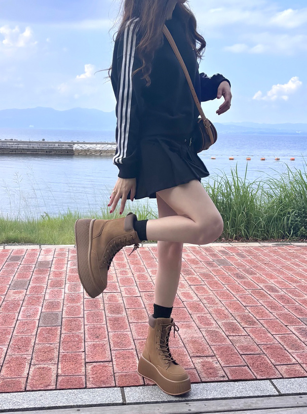 厚底レースアップショートブーツ