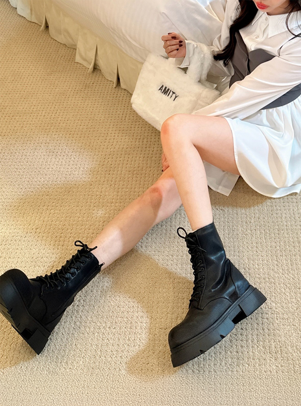 レースアップレザー厚底ミドルブーツ