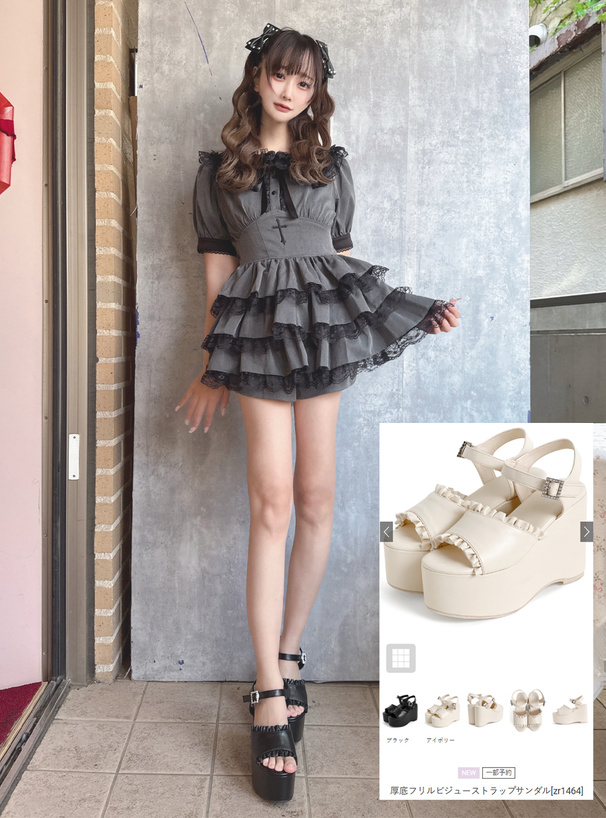 厚底フリルビジューストラップサンダル