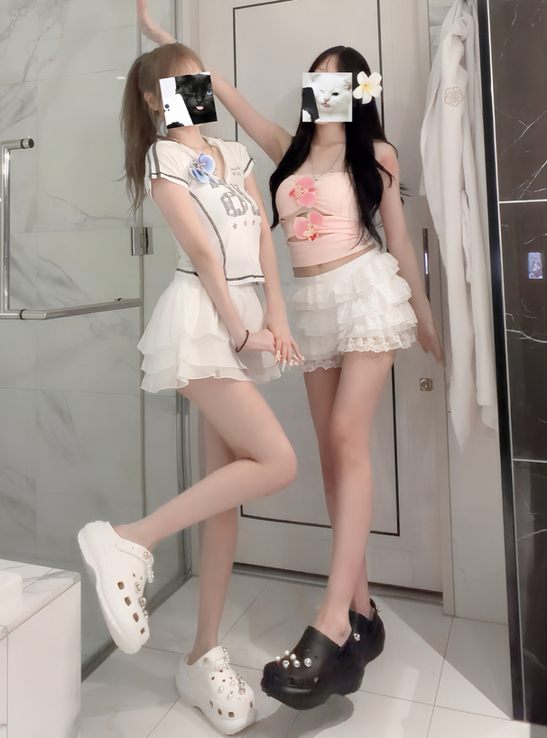 チャーム付き厚底クロッグサンダル