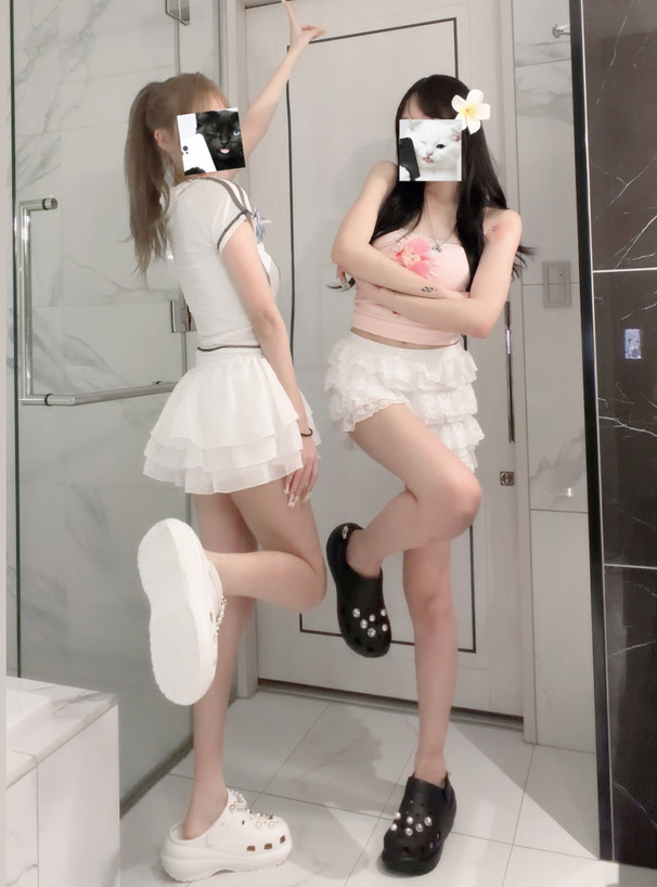 チャーム付き厚底クロッグサンダル