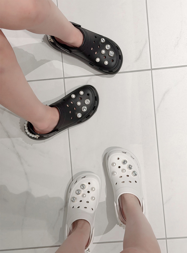 チャーム付き厚底クロッグサンダル