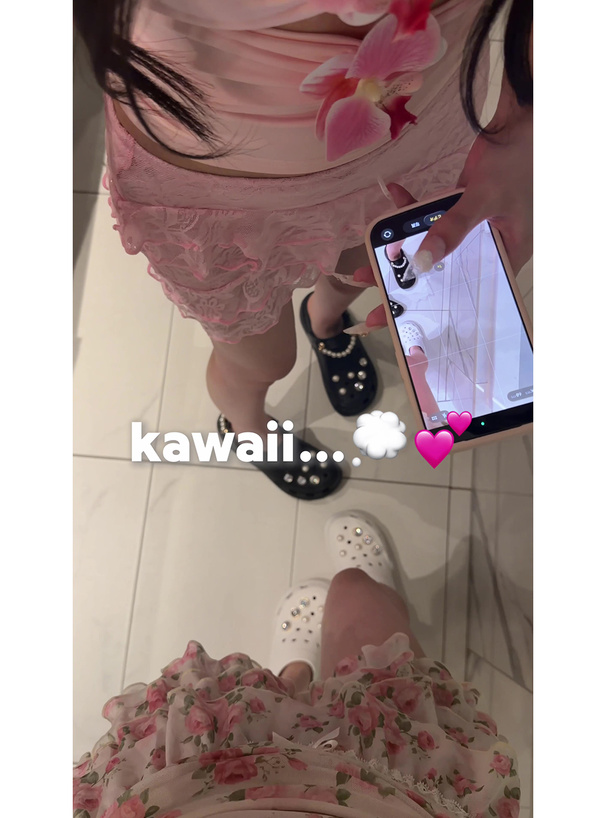 チャーム付き厚底クロッグサンダル