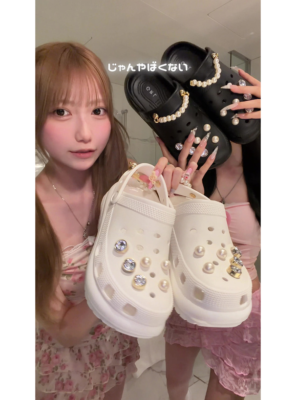 チャーム付き厚底クロッグサンダル