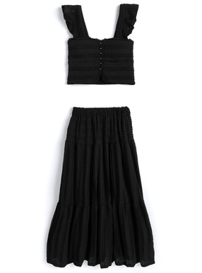 カップ付きフリルトップス×ロングスカートセットアップ