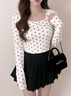 ドット柄スクエアネックショート丈ロンT